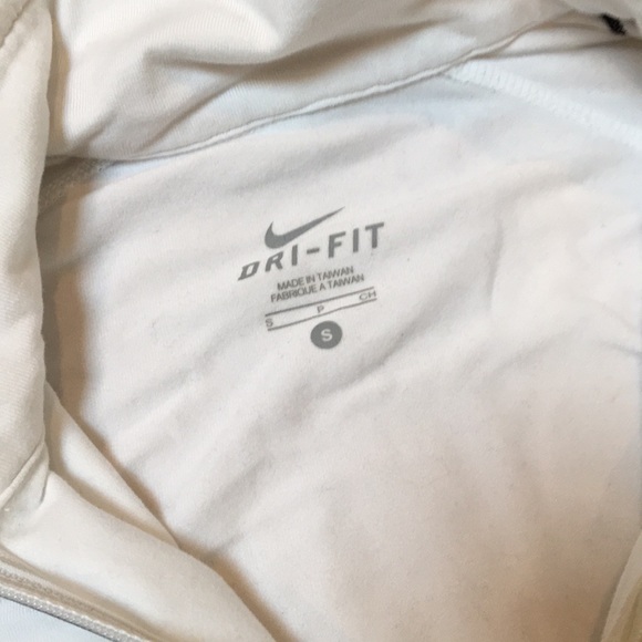 SOLD BUNDLE: Nike Tops - Picture 4 of 6